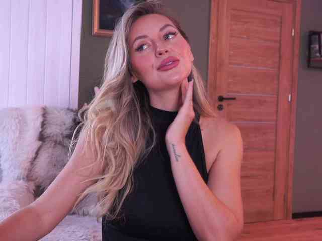 JoanneSpoilMe webcam