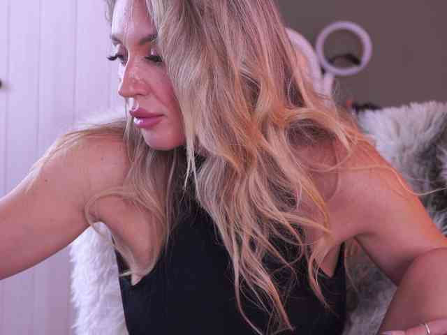 JoanneSpoilMe webcam