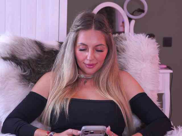 Joanneshyshy Live Webcam on BongaCams