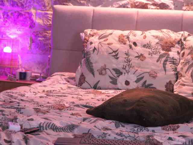 JoanneSpoilMe webcam