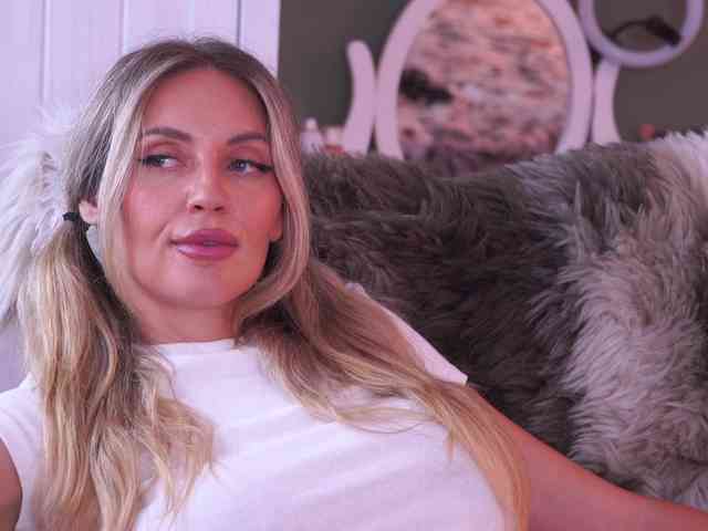 JoanneSpoilMe webcam