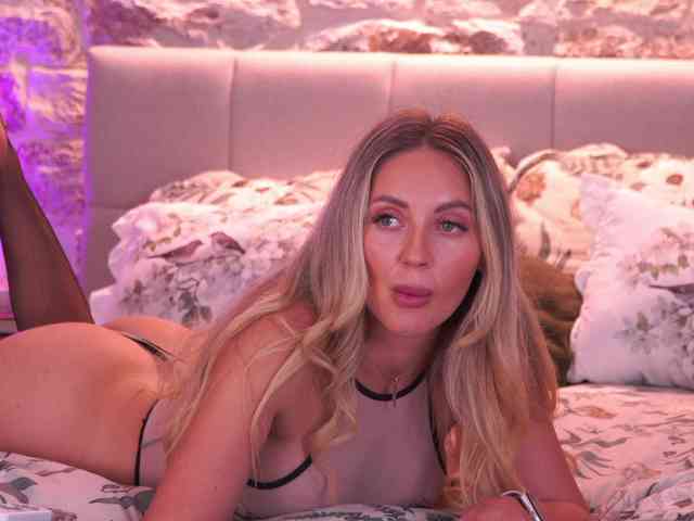 JoanneSpoilMe webcam