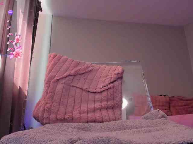 Kyliejo18 webcam