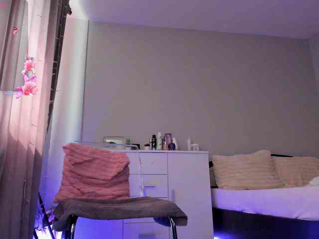 Kyliejo18 webcam