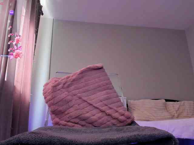 Kyliejo18 webcam