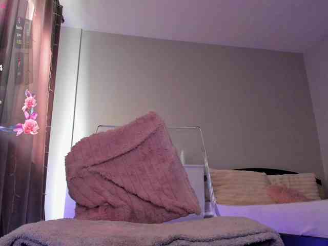 Kyliejo18 webcam