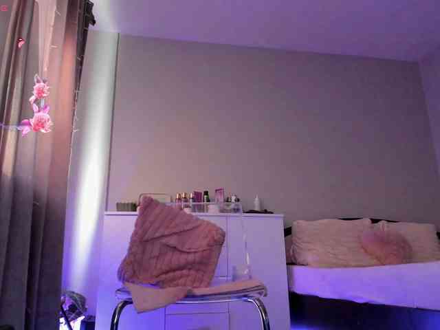 Kyliejo18 webcam