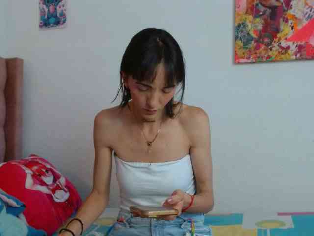 sakuraskinny webcam