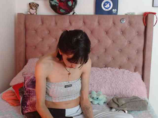 sakuraskinny webcam