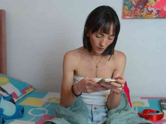 sakuraskinny webcam