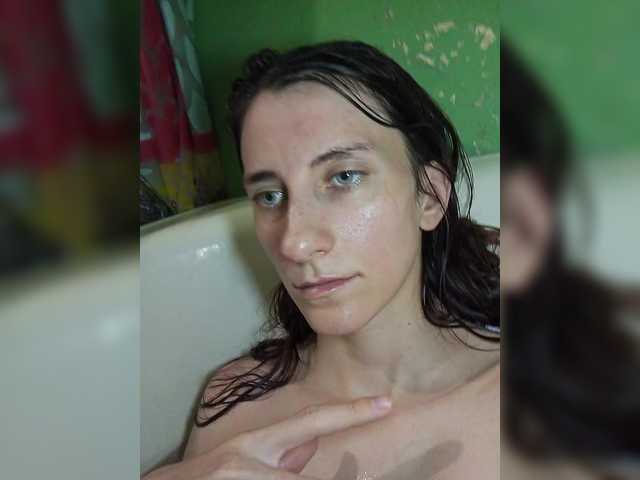 Kitty2044 live cam on BongaCams