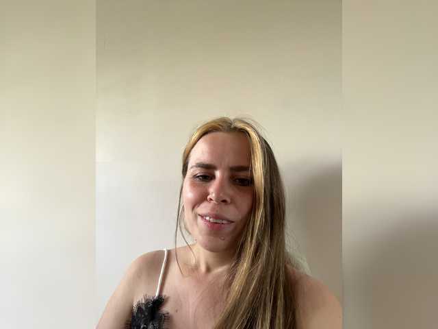 go to chat with LolaSexxx