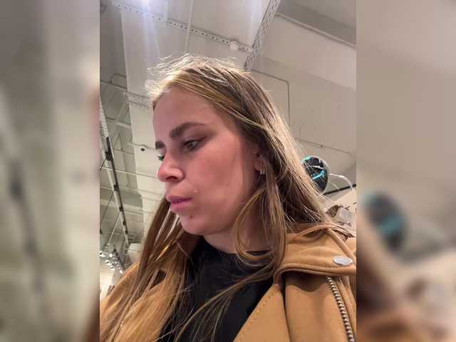 go to chat with LolaSexxx