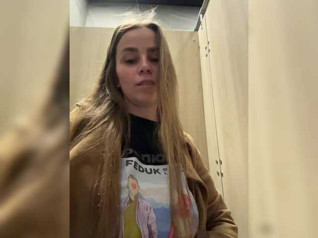 go to chat with LolaSexxx