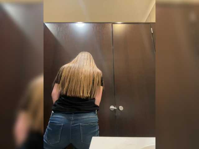 go to chat with LolaSexxx