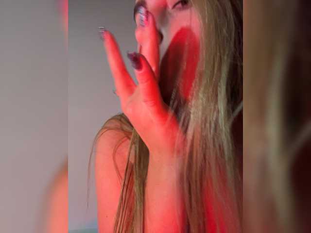 go to chat with LolaSexxx