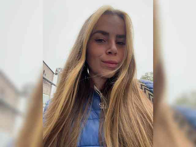LolaSexxx webcam