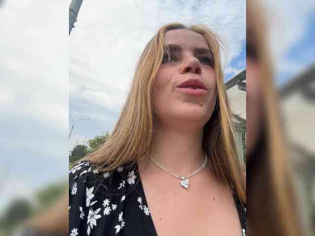 LolaSexxx webcam