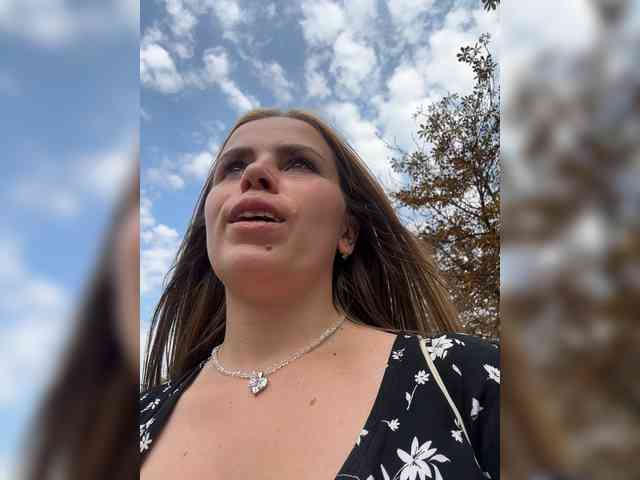 Lolasexxx's cam show statistics and live stream