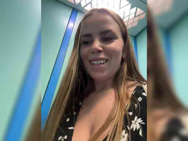 LolaSexxx webcam