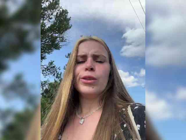 Lolasexxx's cam show statistics and live stream
