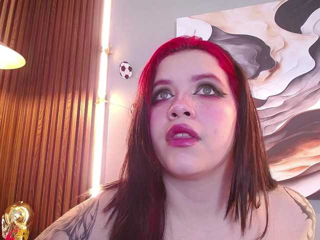 Annybutty live cam on BongaCams