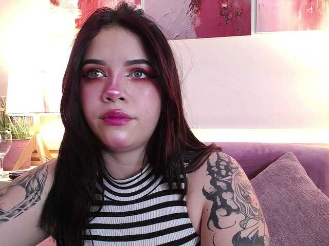 Annybutty live cam on BongaCams