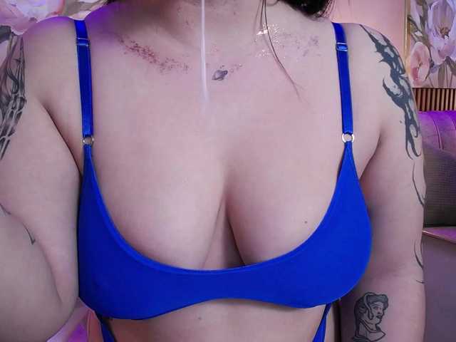 Annybutty live cam on BongaCams