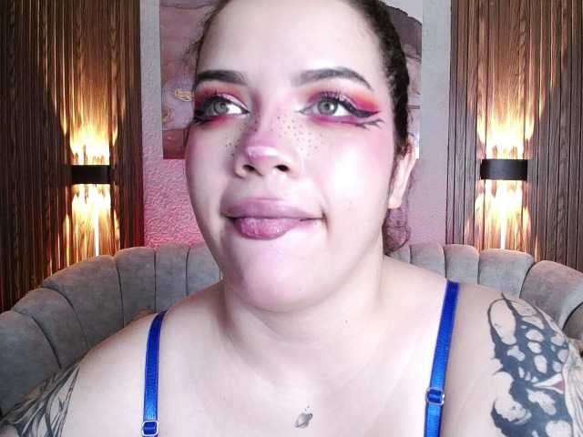 Annybutty live cam on BongaCams