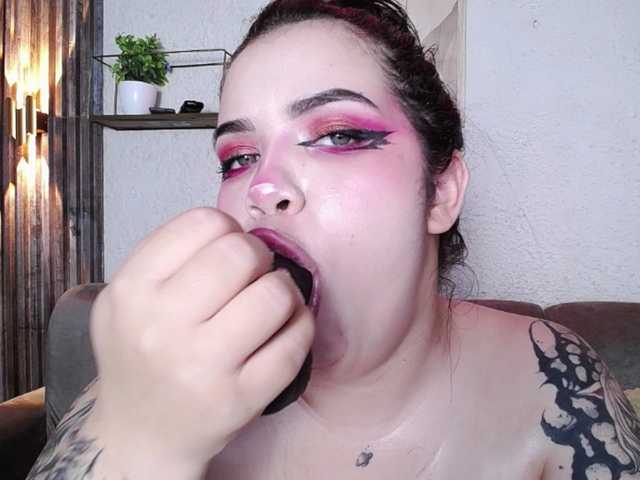 Annybutty live cam on BongaCams