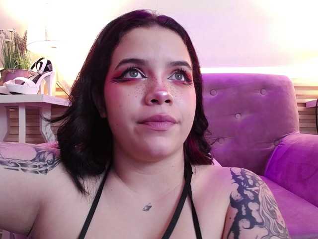 Annybutty live cam on BongaCams
