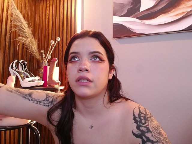 Annybutty live cam on BongaCams