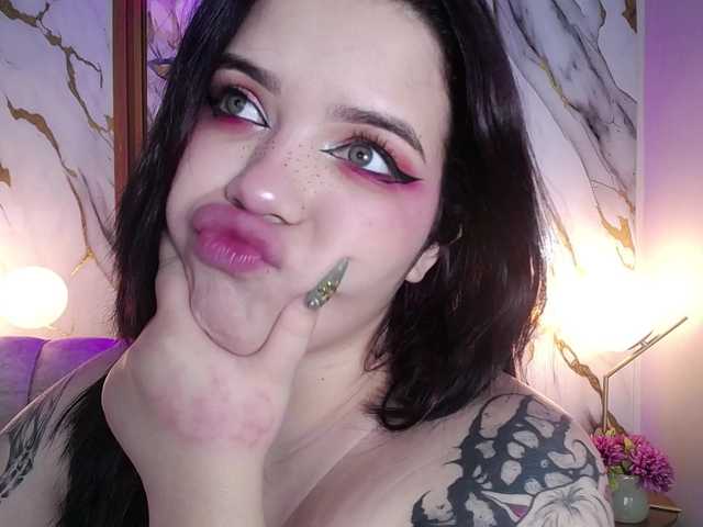 Annybutty live cam on BongaCams