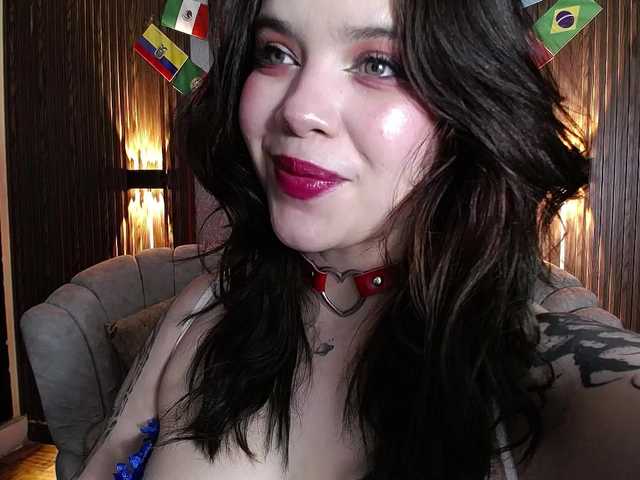 Annybutty live cam on BongaCams