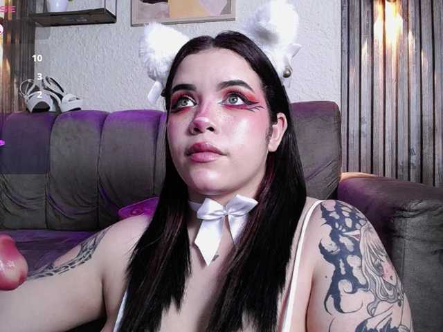 Annybutty live cam on BongaCams
