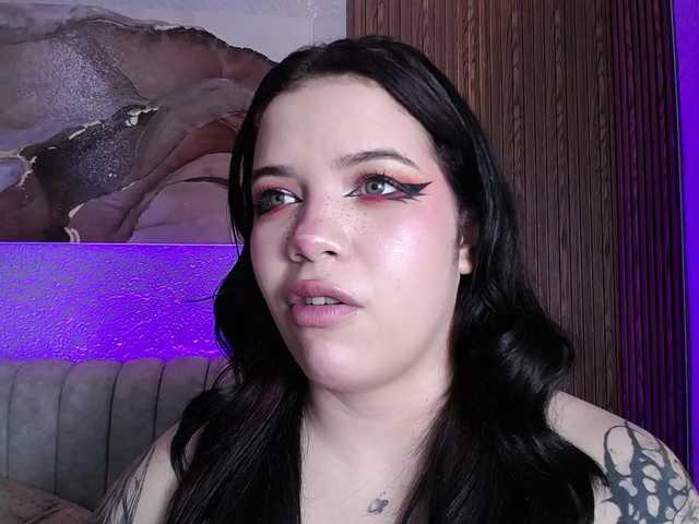 Annybutty live cam on BongaCams