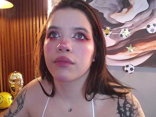 Annybutty live cam on BongaCams