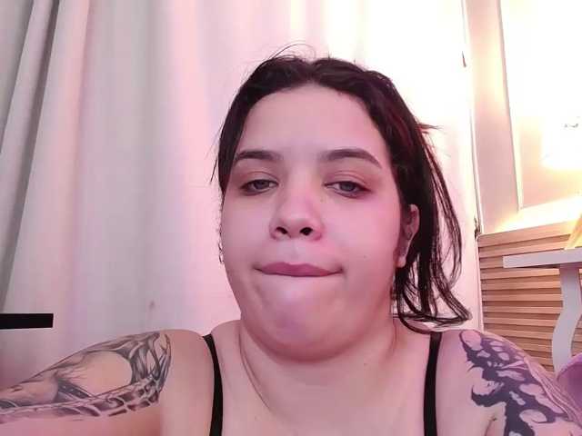Annybutty live cam on BongaCams
