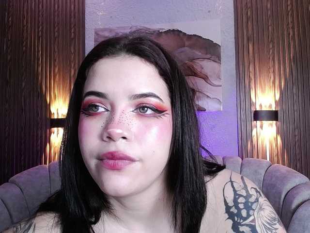 Annybutty live cam on BongaCams