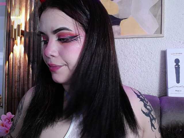 Annybutty live cam on BongaCams