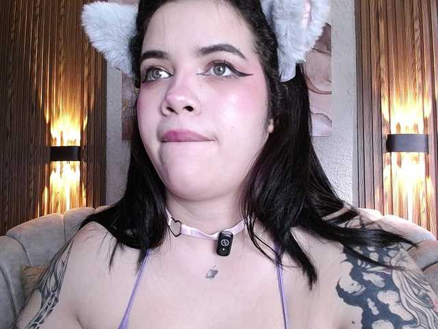 Annybutty live cam on BongaCams