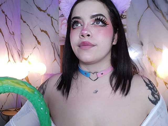 Annybutty live cam on BongaCams