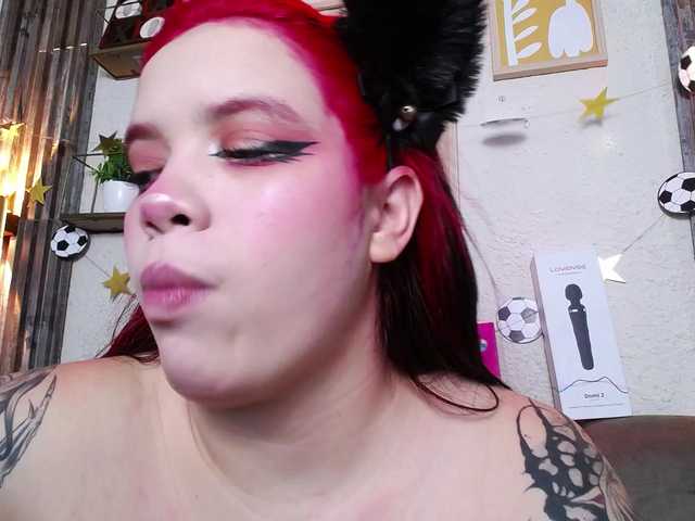 Annybutty live cam on BongaCams