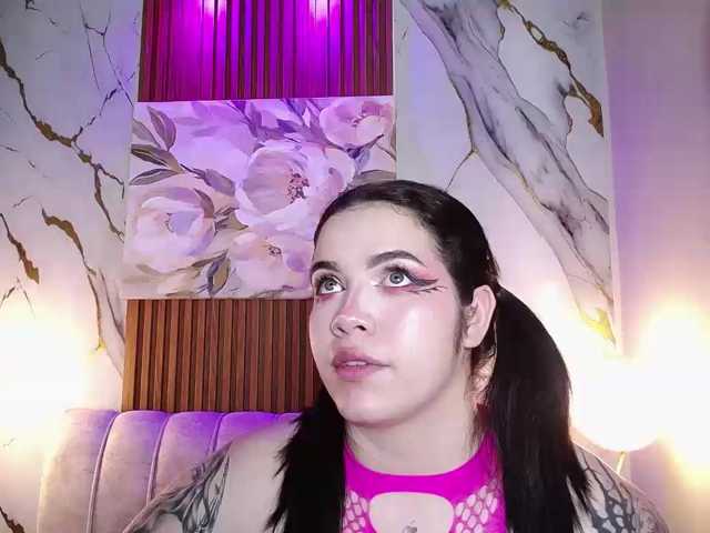 Annybutty live cam on BongaCams