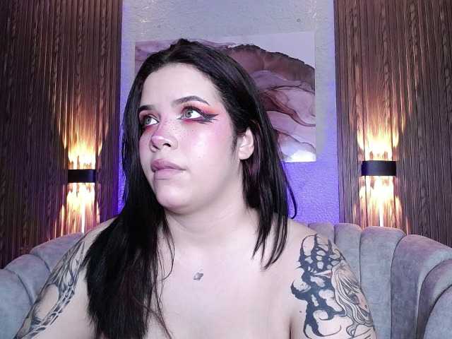 Annybutty live cam on BongaCams