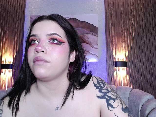 Annybutty live cam on BongaCams