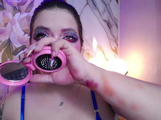 Annybutty live cam on BongaCams