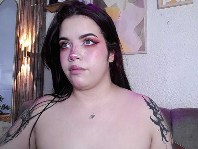 Annybutty live cam on BongaCams