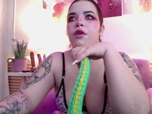 Annybutty live cam on BongaCams