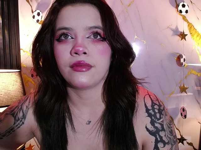 Annybutty live cam on BongaCams